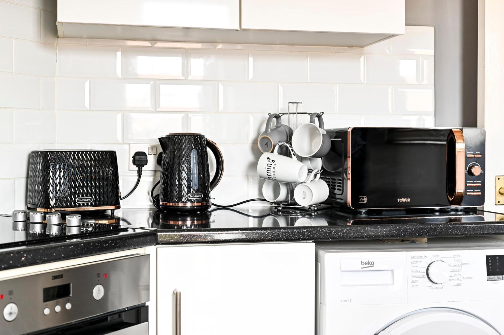 Cosy 1-Bed E15, Sleeps 4, 1 Min From Tube Station Near O2 Arena Apartment Лондон Екстериор снимка
