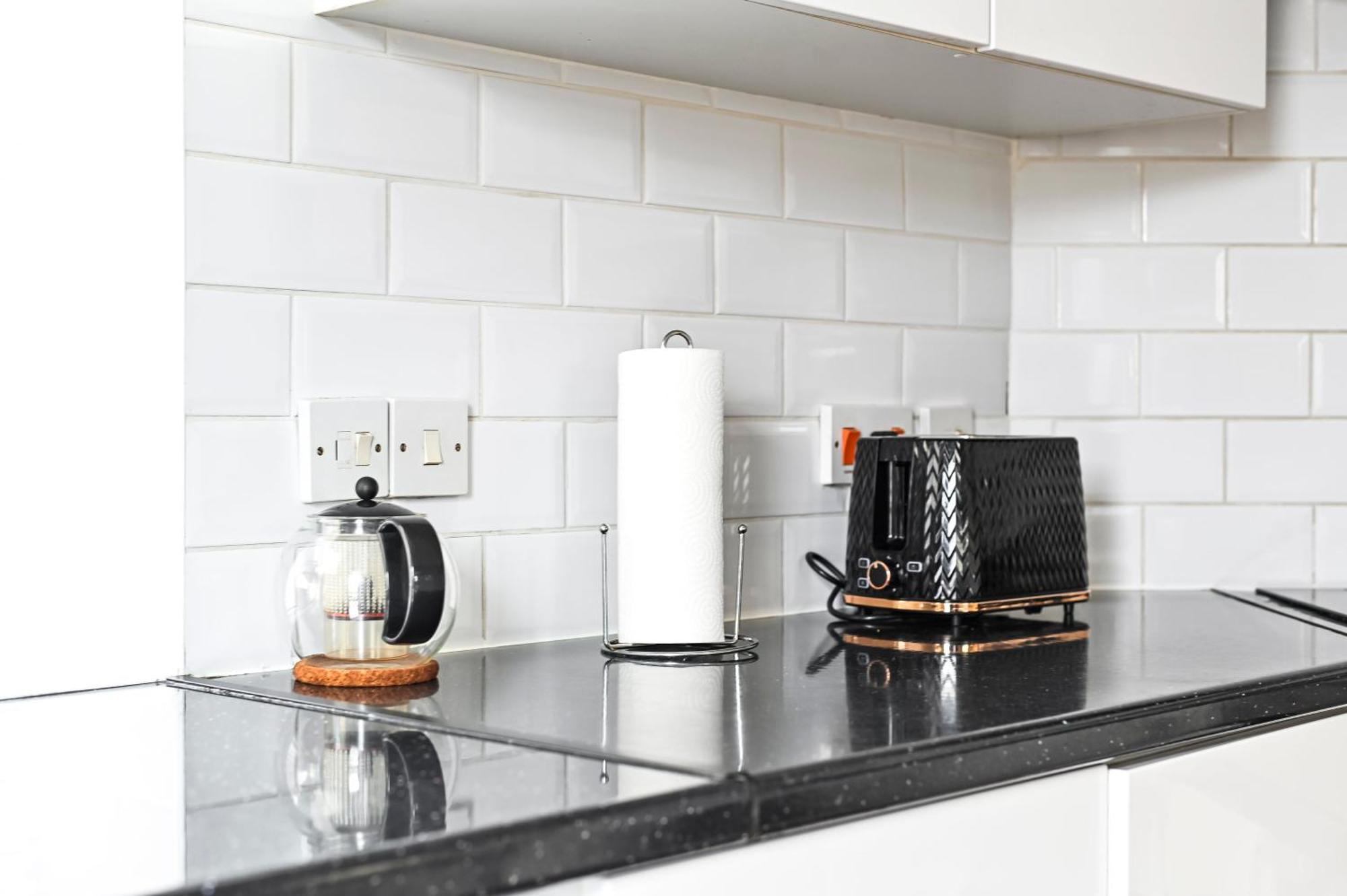 Cosy 1-Bed E15, Sleeps 4, 1 Min From Tube Station Near O2 Arena Apartment Лондон Екстериор снимка